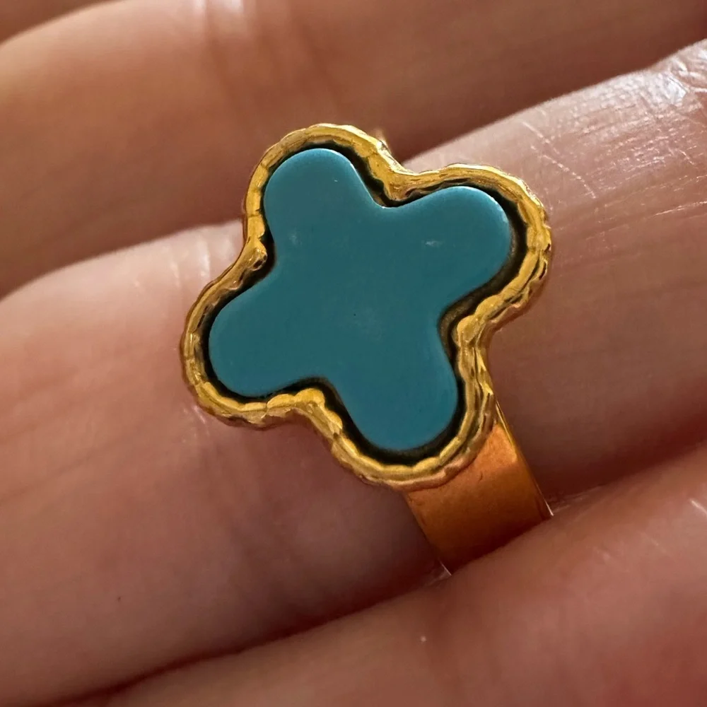 Bundle of three mother of pearl  Clover Design - Picture 5 of 9